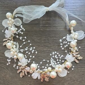 Elegant Pearl and Floral Hair Accessory